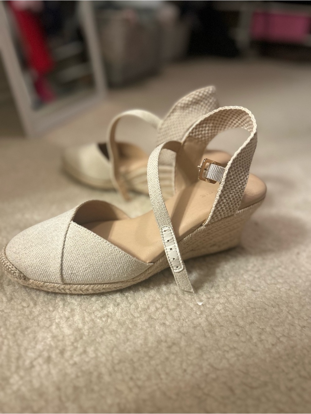 Closed toe wedges!